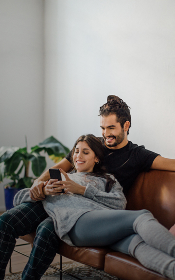 Erledigen Sie Ihre Bankgeschäfte bequem vom Sofa aus.